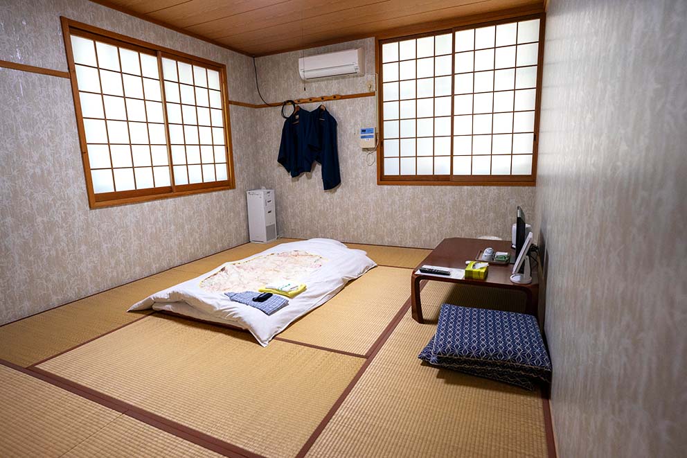 Dining adjacent guestroom
